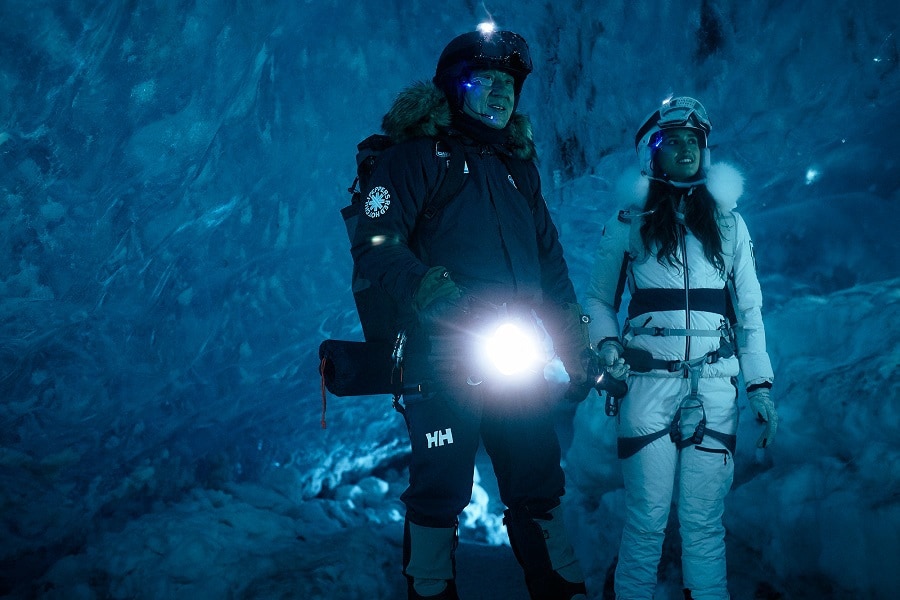1214 - 13.Jackie Chan searches for the treasure in a ice cave with his teammate